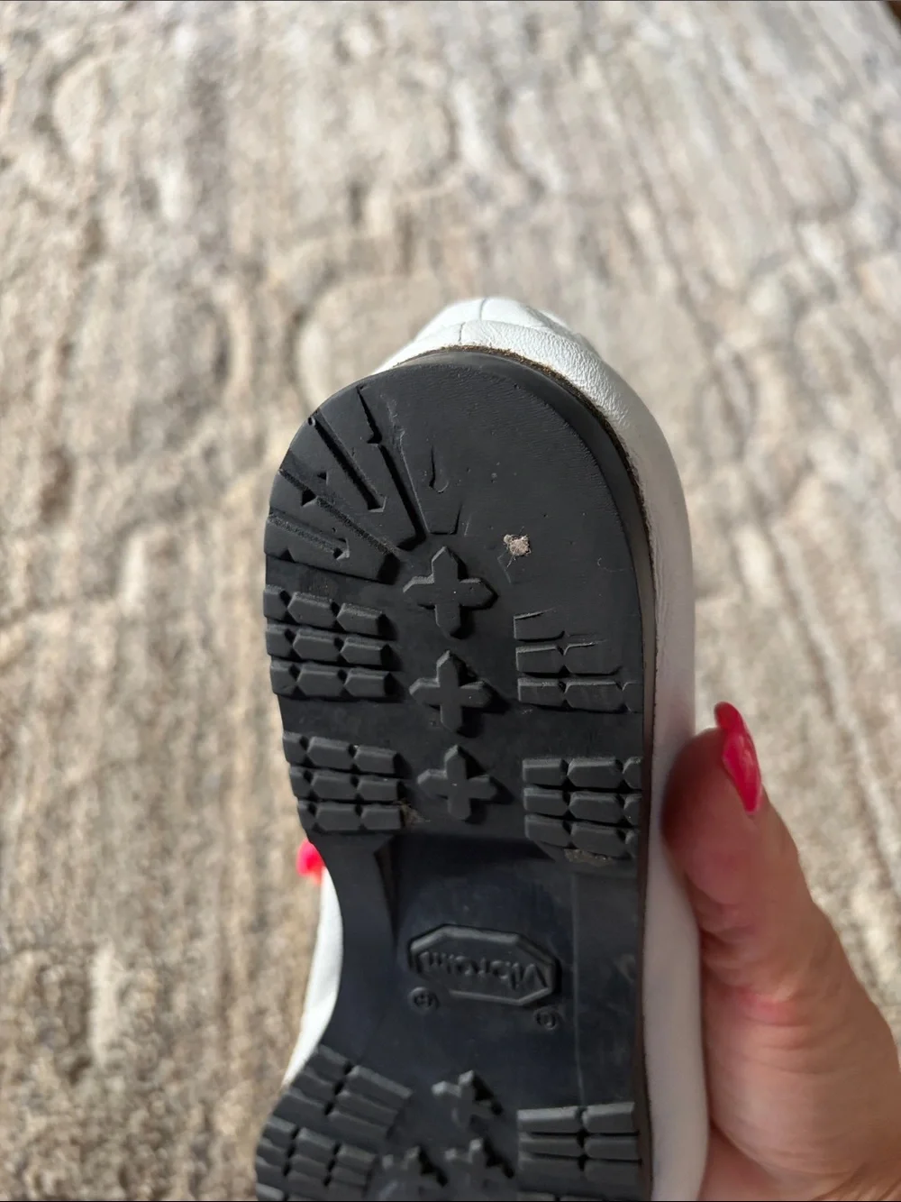 CHANEL White Leather CC Logo Loafers